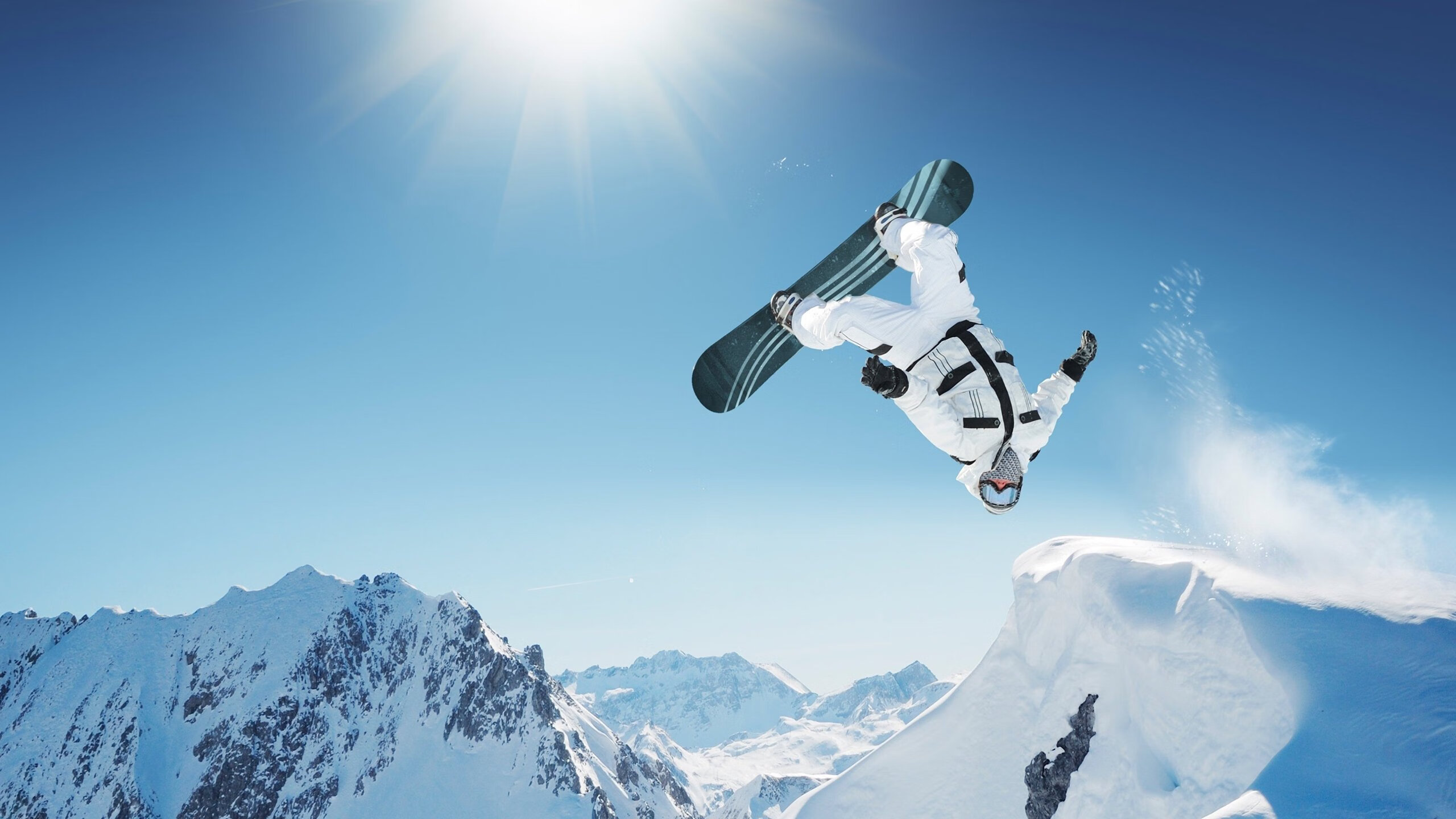 _线上线下融合：虚拟竞技空间引爆新体验_，线上线下场景